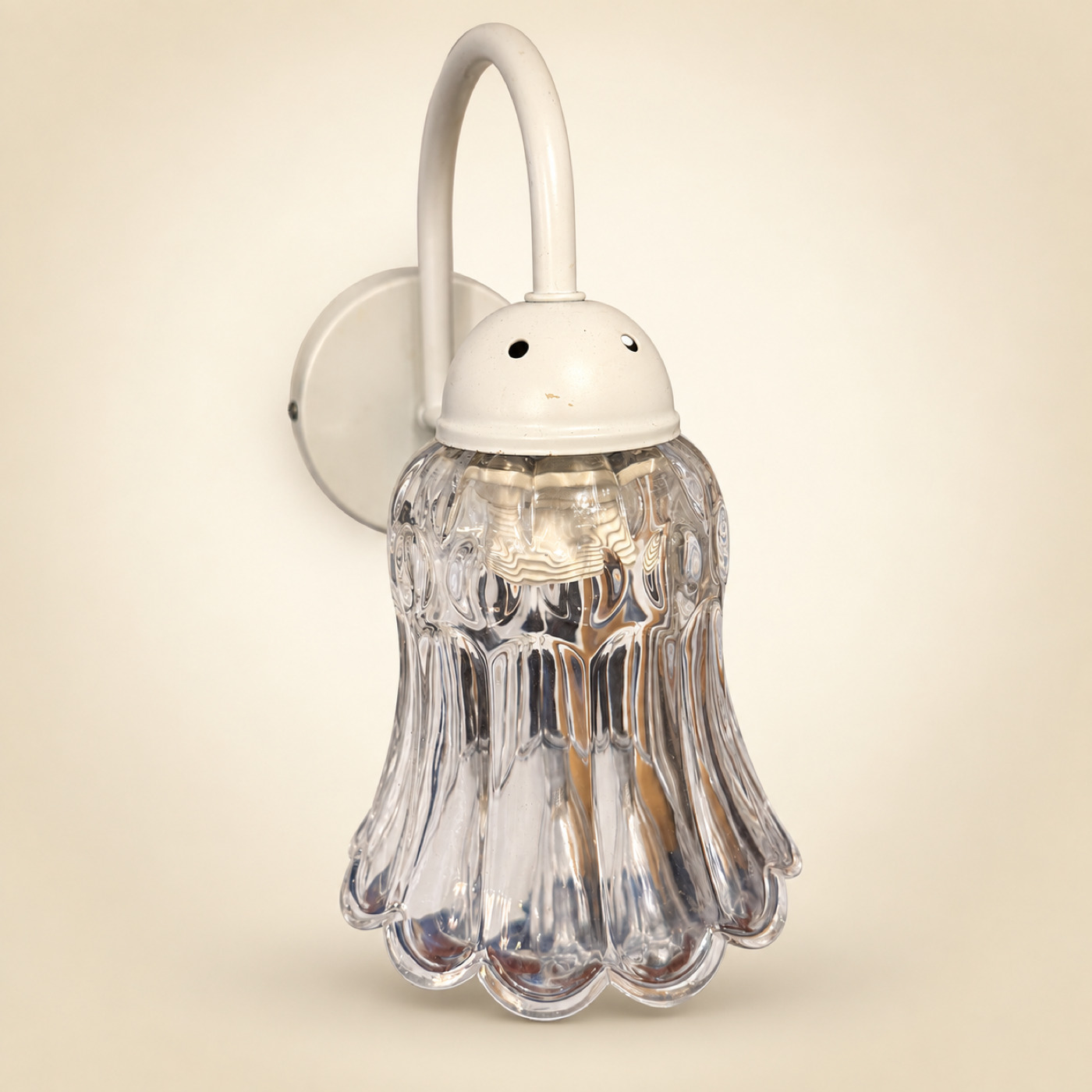 White-Painted Metal Gooseneck Wall Sconce with Round Wall Plate and Clear Ribbed Glass Tulip Shade with Scalloped Rim — K66 — Angle 1