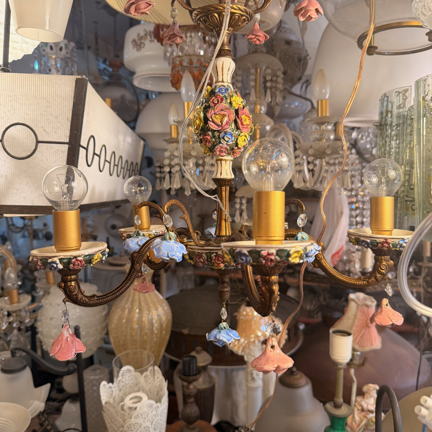 Five-Arm Bronze Chandelier with Capodimonte-Style Porcelain Column Covered in Coloured Roses, Porcelain Bobeches and Porcelain Flower Drops — H67 — Angle 2